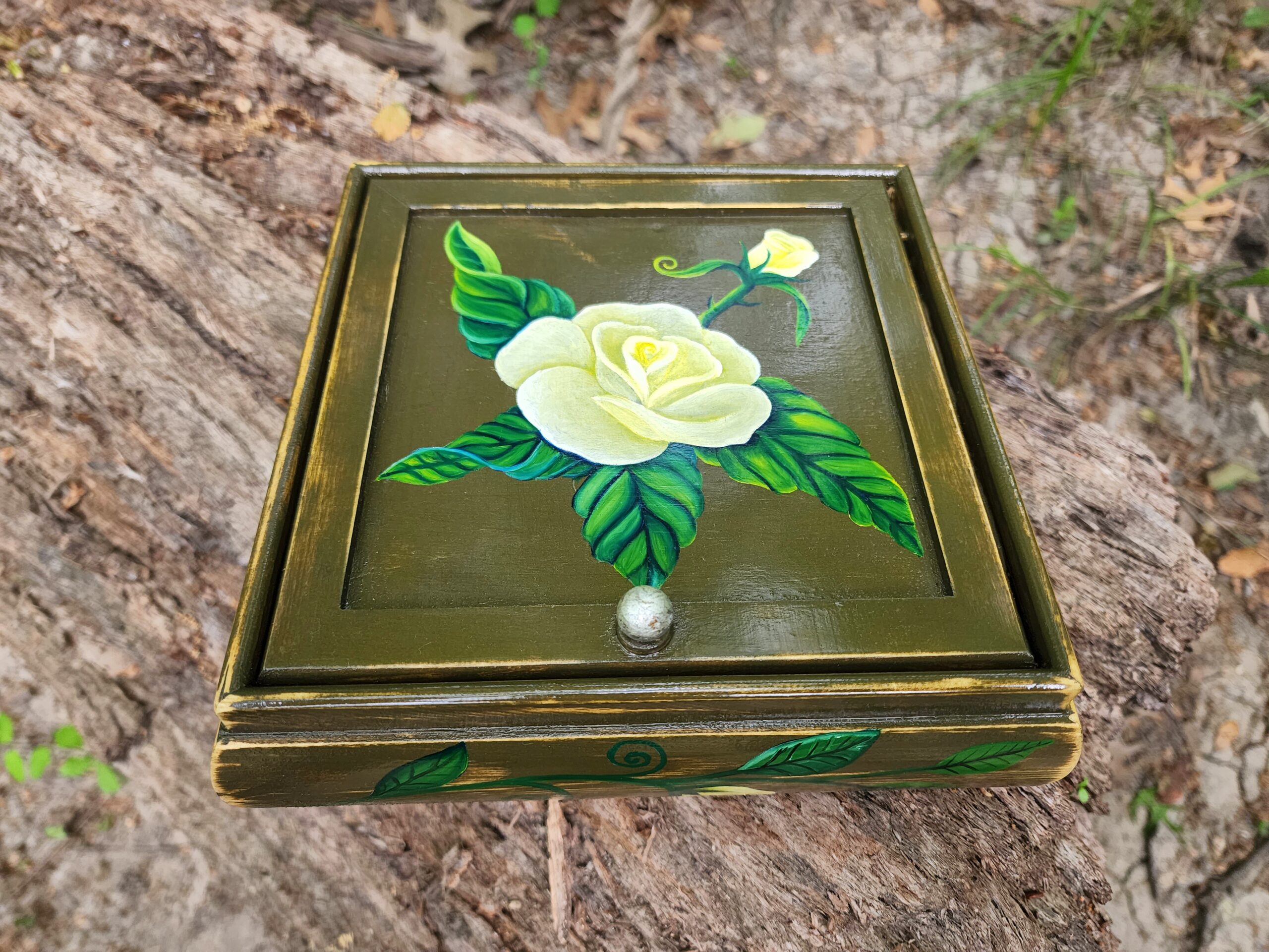 Beautiful handpainted wood trinket box with a mirror and a covered silver leaf handle. This cute trinket box is an ideal gift for a special beloved one. You can store jewelry such as rings, necklaces, bracelets, or anything you would like to keep in a particular place, especially in this elegant and artistic trinket box.