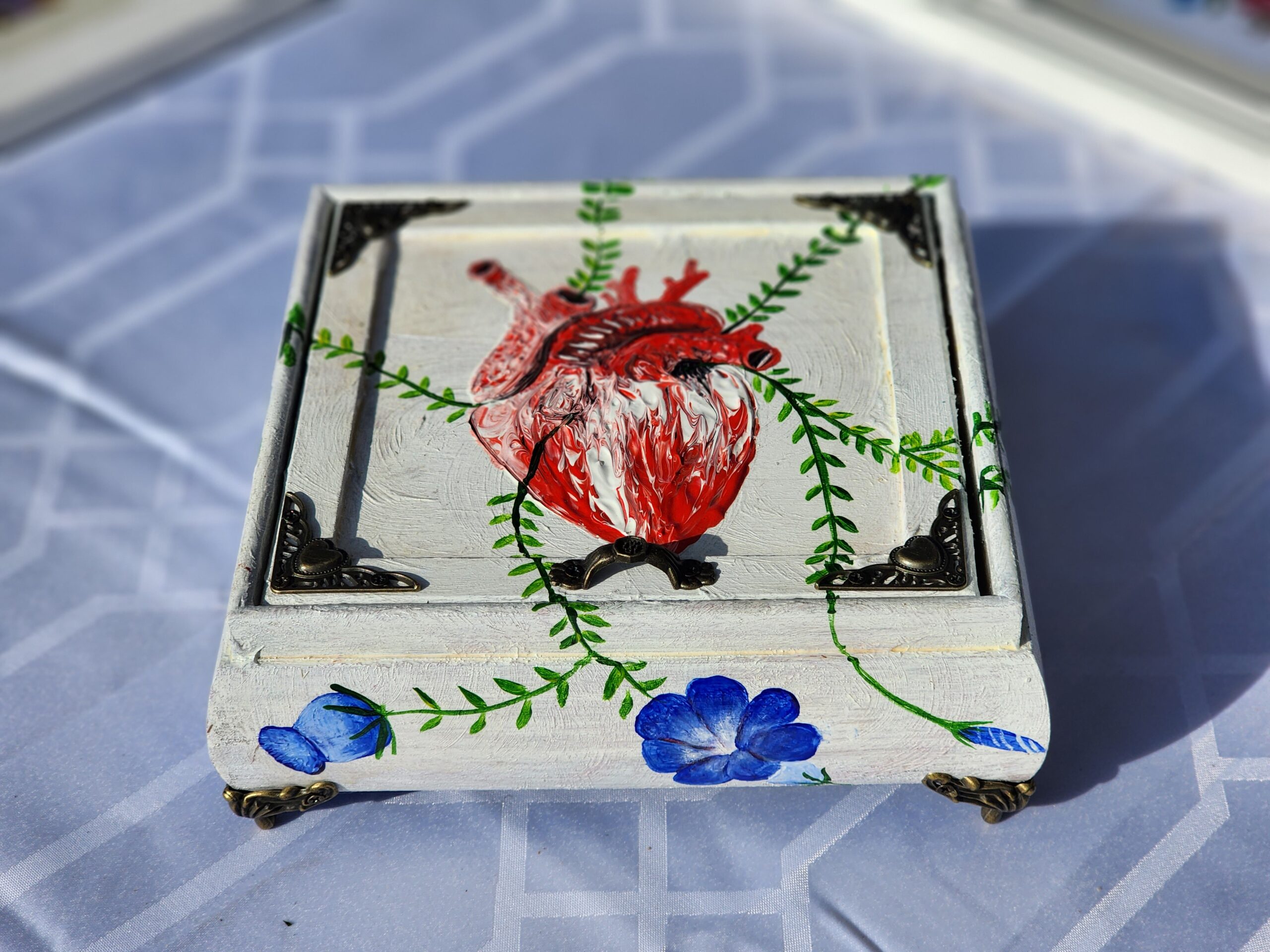 Beautiful handpainted wooden trinket box with a mirror, decorative hardware and metal feet. This cute trinket box is an ideal gift for a special loved one. You can store jewelry such as rings, necklaces, bracelets, or anything you would like to keep in a particular place, especially in this elegant and artistic trinket box.