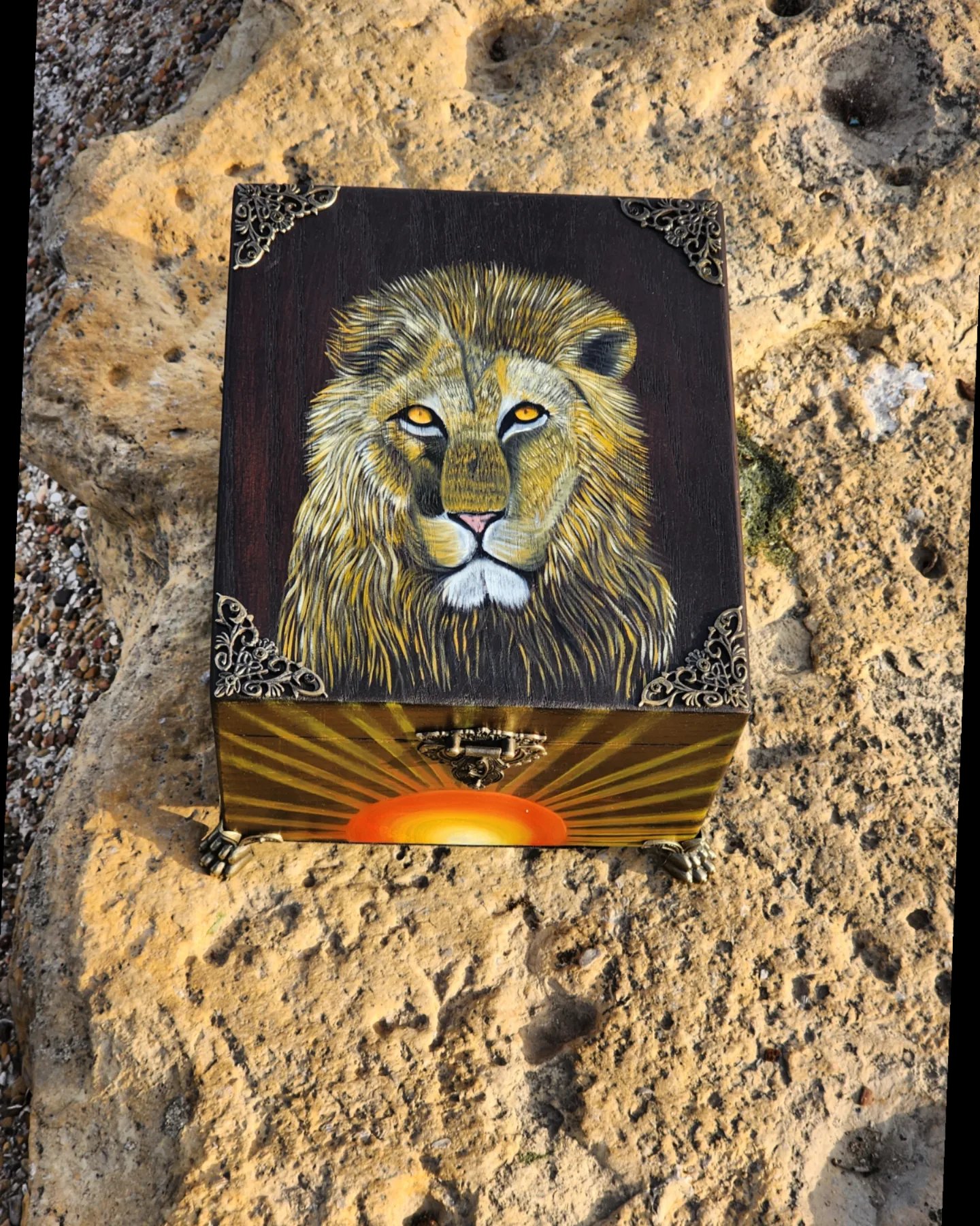 This is one of a kind handpainted wood trinket box This cute trinket box with metal feet. This is an ideal gift for a special loved one. You can store jewelry such as rings, necklaces, bracelets, or anything you would like to keep in a particular place, especially in this elegant and artistic trinket box.