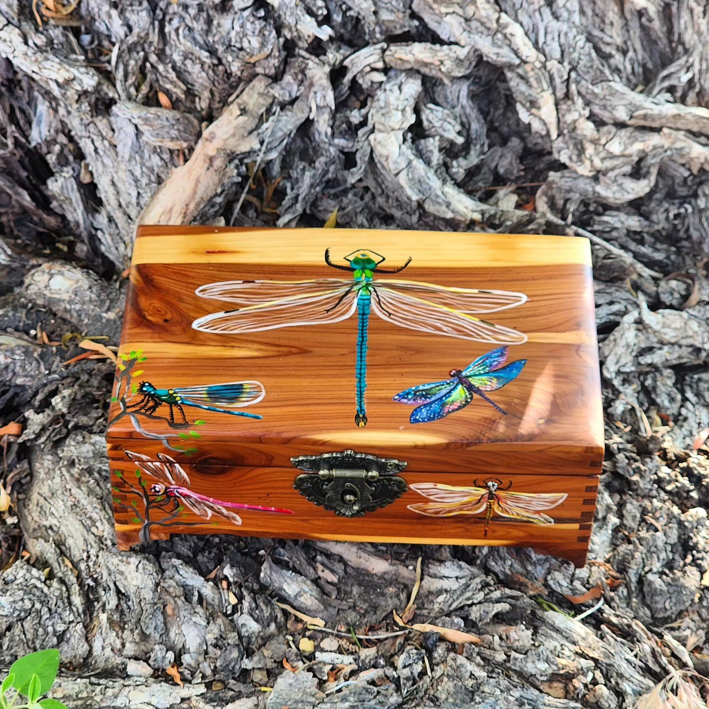 Beautiful handpainted wooden trinket box. This cute trinket box is an ideal gift for a special loved one. You can store jewelry such as rings, necklaces, bracelets, or anything you would like to keep in a particular place, especially in this elegant and artistic trinket box.