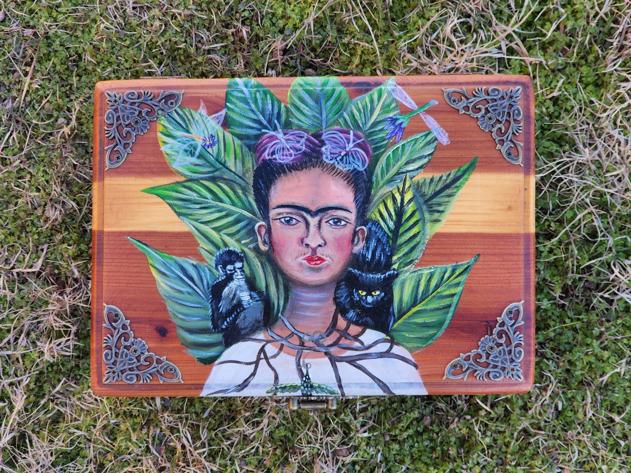 Antique wooden jewelry box with original design of Frida Kahlo. Antique bronze plated clasps and metal decorative corners.