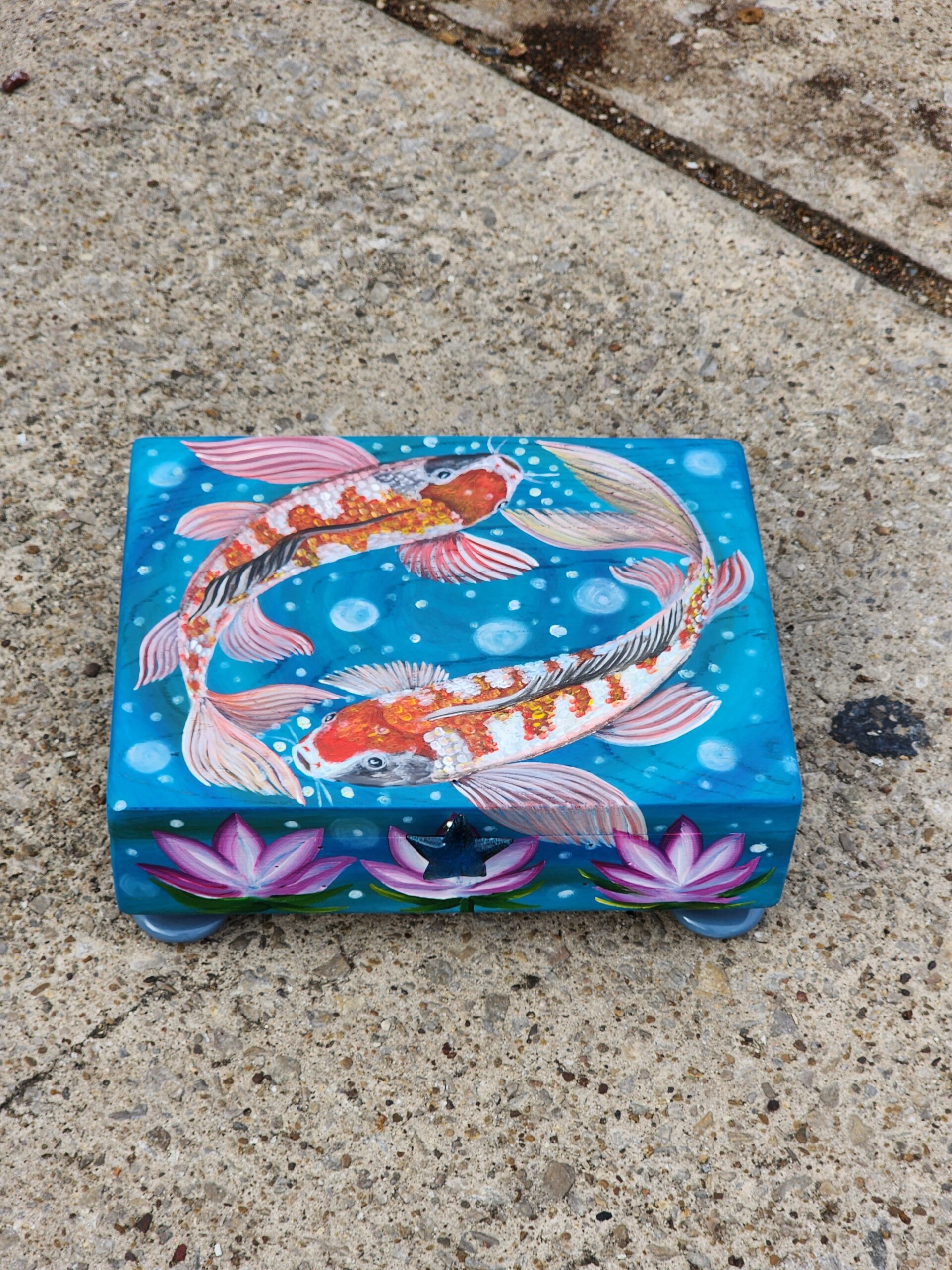 Hand-painted antique wooden keepsake box. Assembled feet and a star-shaped knob. Sealed with polyurethane.